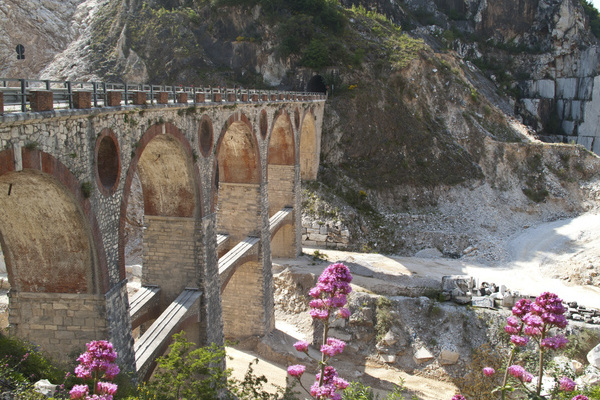 Weier Mamor - Schlucht in Carrara - Ponti di Vara Weier Mamor - Schlucht in Carrara - Ponti di Vara