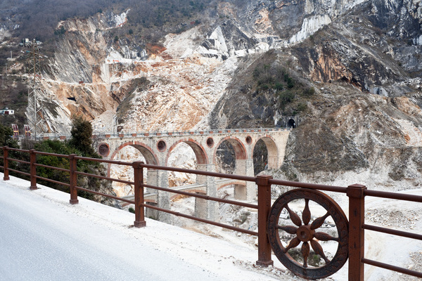 Weier Mamor - Schlucht in Carrara Weier Mamor - Schlucht in Carrara - Ponti di Vara